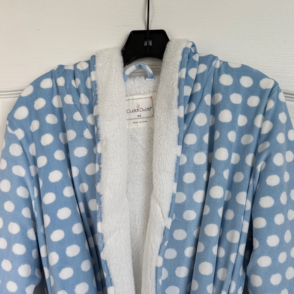 Cuddl Duds Hooded Light Blue and White Polka Dot Super Soft Robe, XS